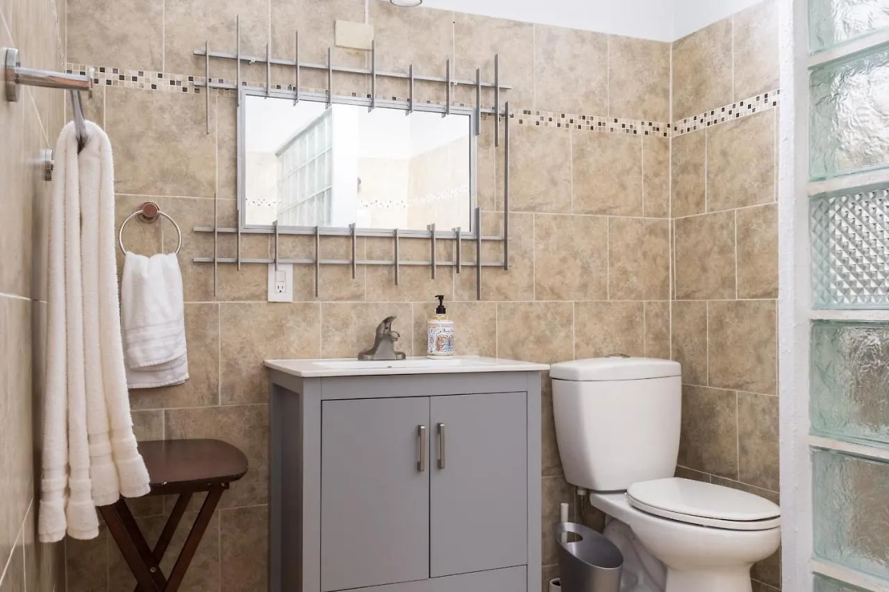 Prime Location At Condado Beach 4Br 3 Ba - Apt 1 & 4 San Juan
